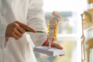 “Meu osso ficou fraco na menopausa”: Por que isso acontece?